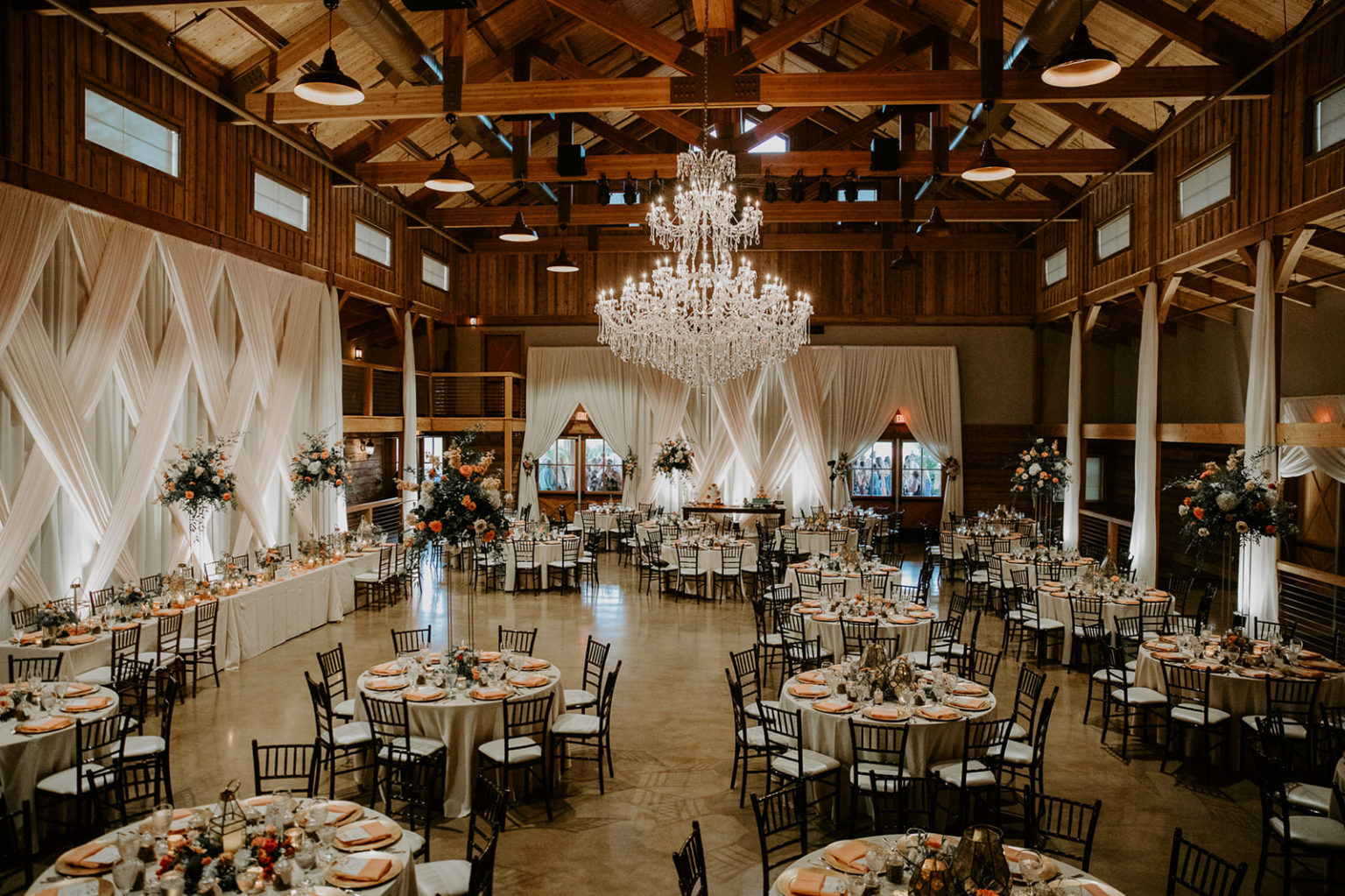 what-s-the-difference-between-a-wedding-planner-and-a-venue-manager